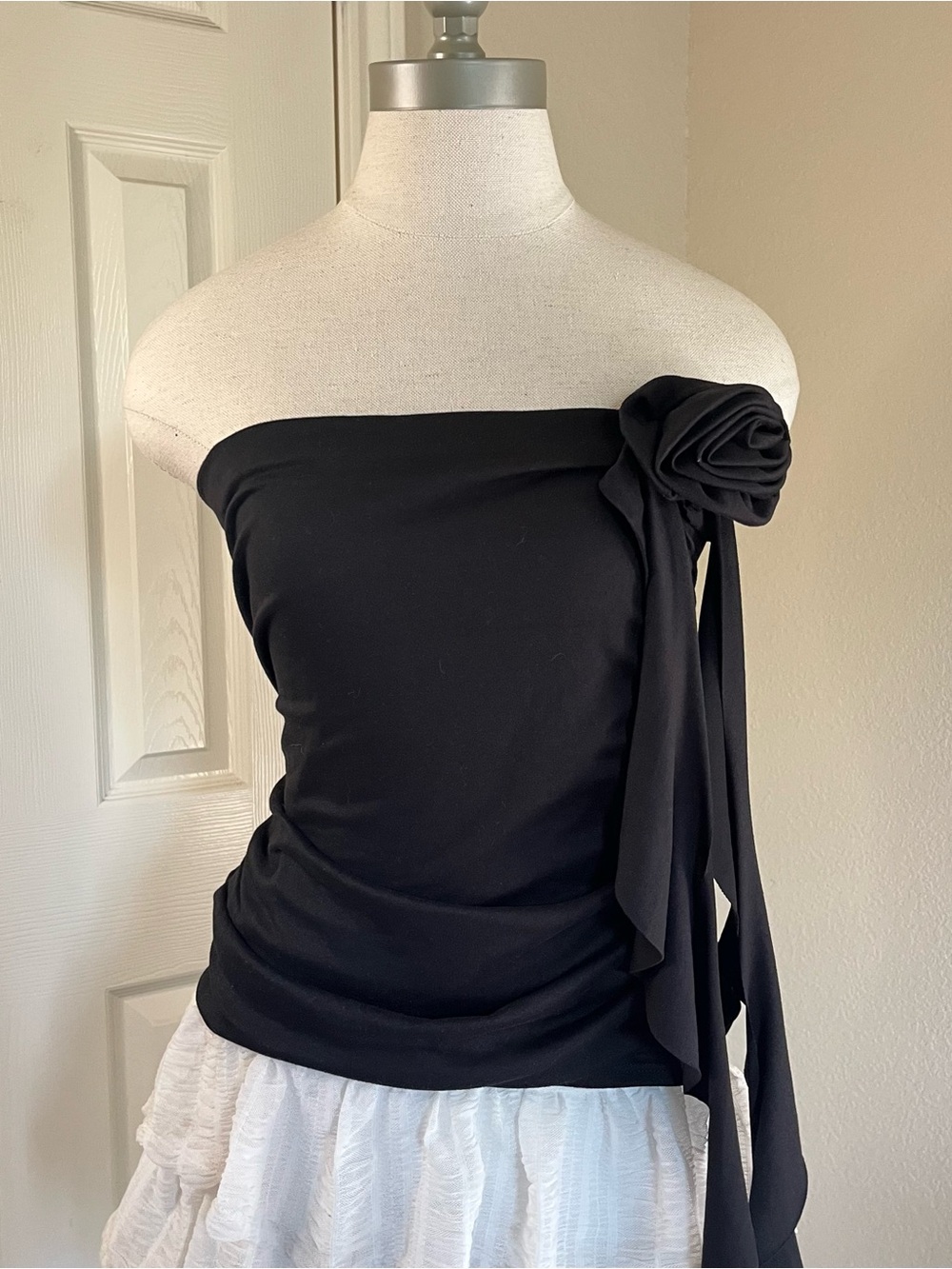 eye candy y2k Black Sleeveless Rose Detail Camisole